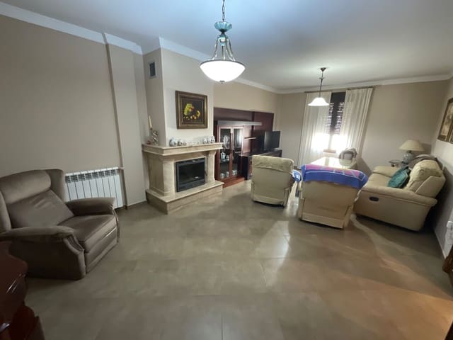 Villa til salg i Antequera med garage - € 420.000 (Ref: 9833192)