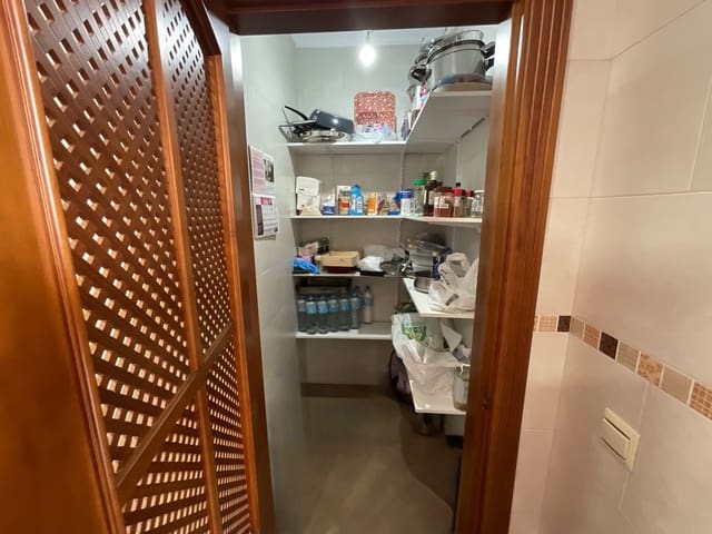 Villa til salg i Antequera med garage - € 420.000 (Ref: 9833192)