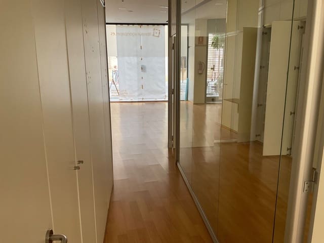 Erhverv til leje i Antequera - € 1.250 (Ref: 9964626)