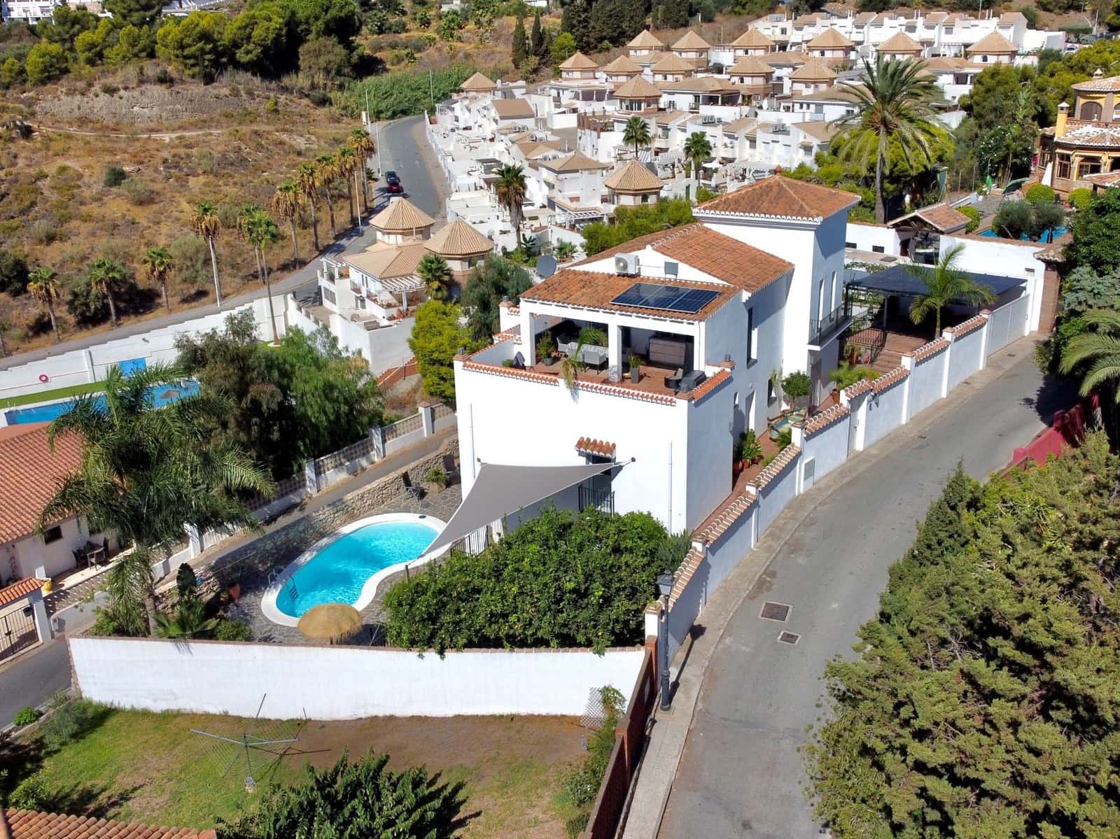 4 soveværelse Villa til salg i Salobrena med swimmingpool garage - € 849.000 (Ref: 10132387)