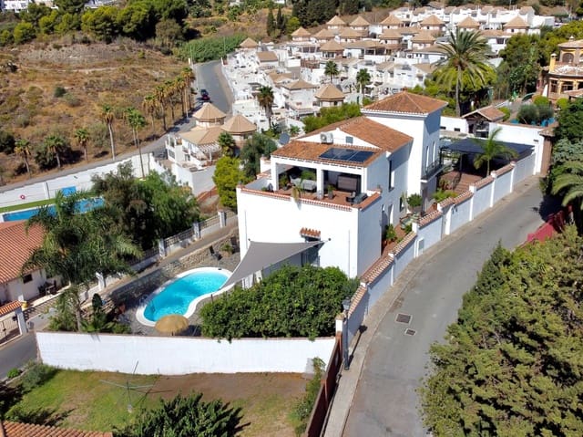 4 soveværelse Villa til salg i Salobreña med swimmingpool garage - € 849.000 (Ref: 10132387)