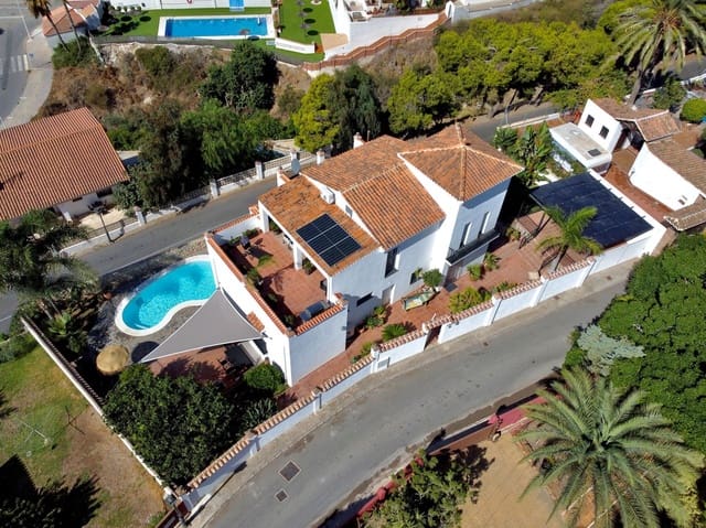 4 soveværelse Villa til salg i Salobreña med swimmingpool garage - € 849.000 (Ref: 10132387)