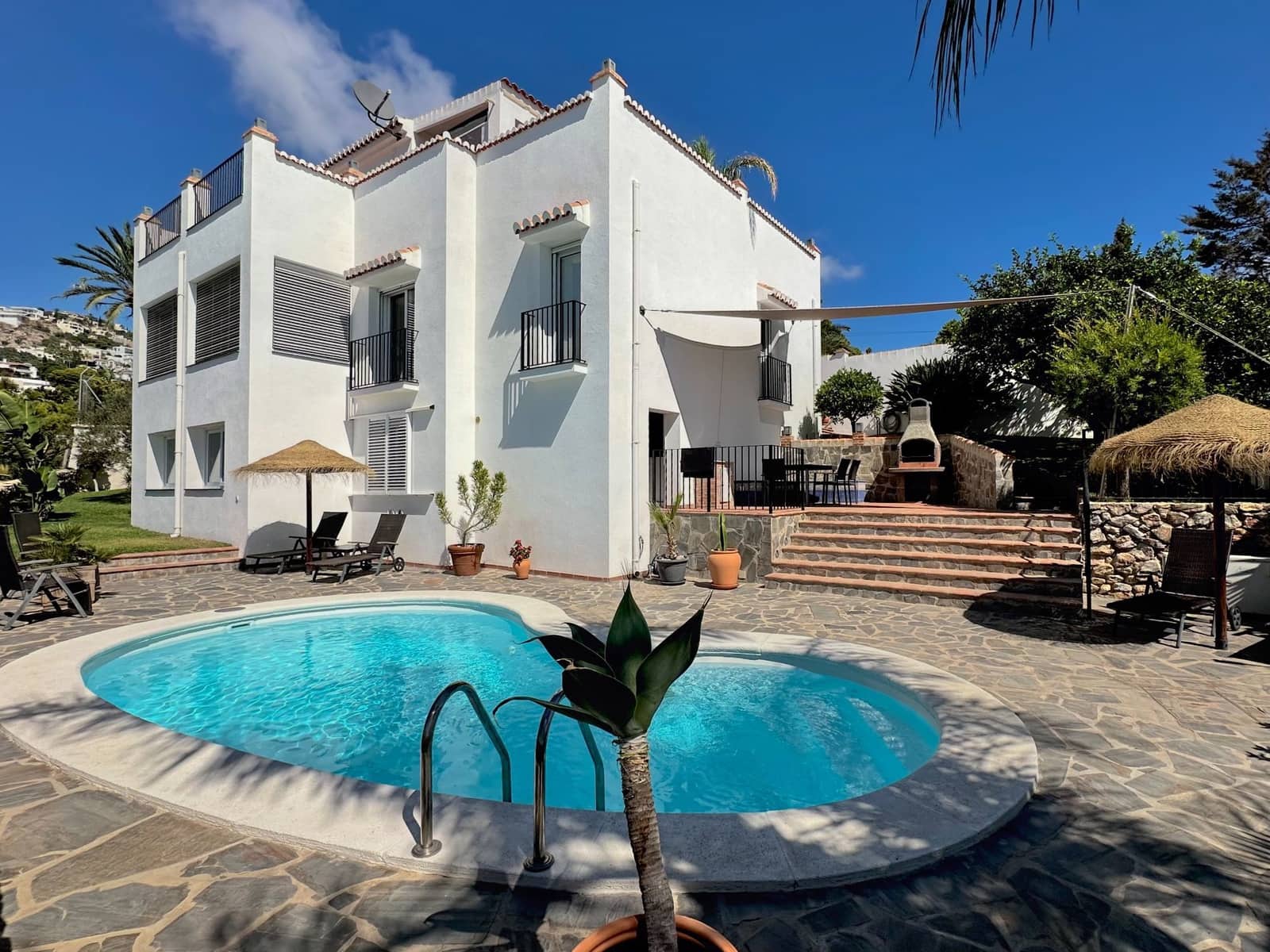4 soveværelse Villa til salg i Salobrena med swimmingpool garage - € 849.000 (Ref: 10132387)