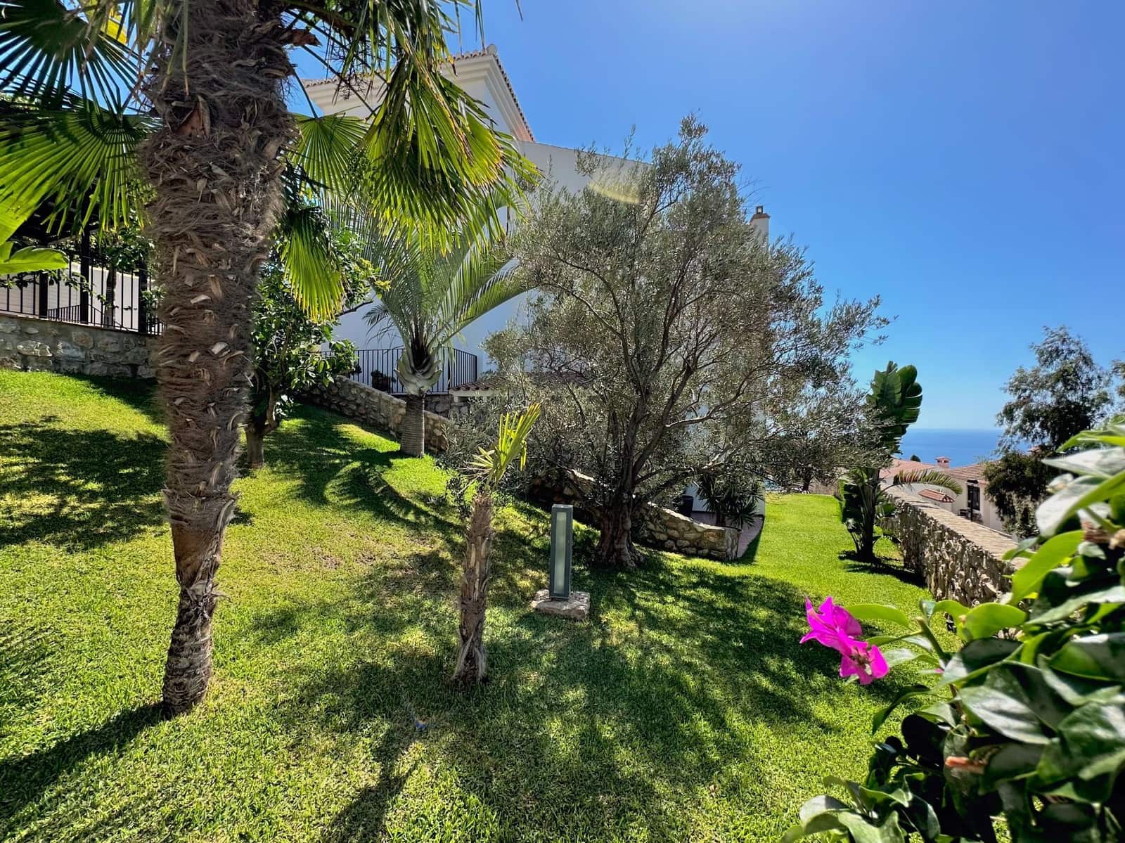4 soveværelse Villa til salg i Salobrena med swimmingpool garage - € 849.000 (Ref: 10132387)