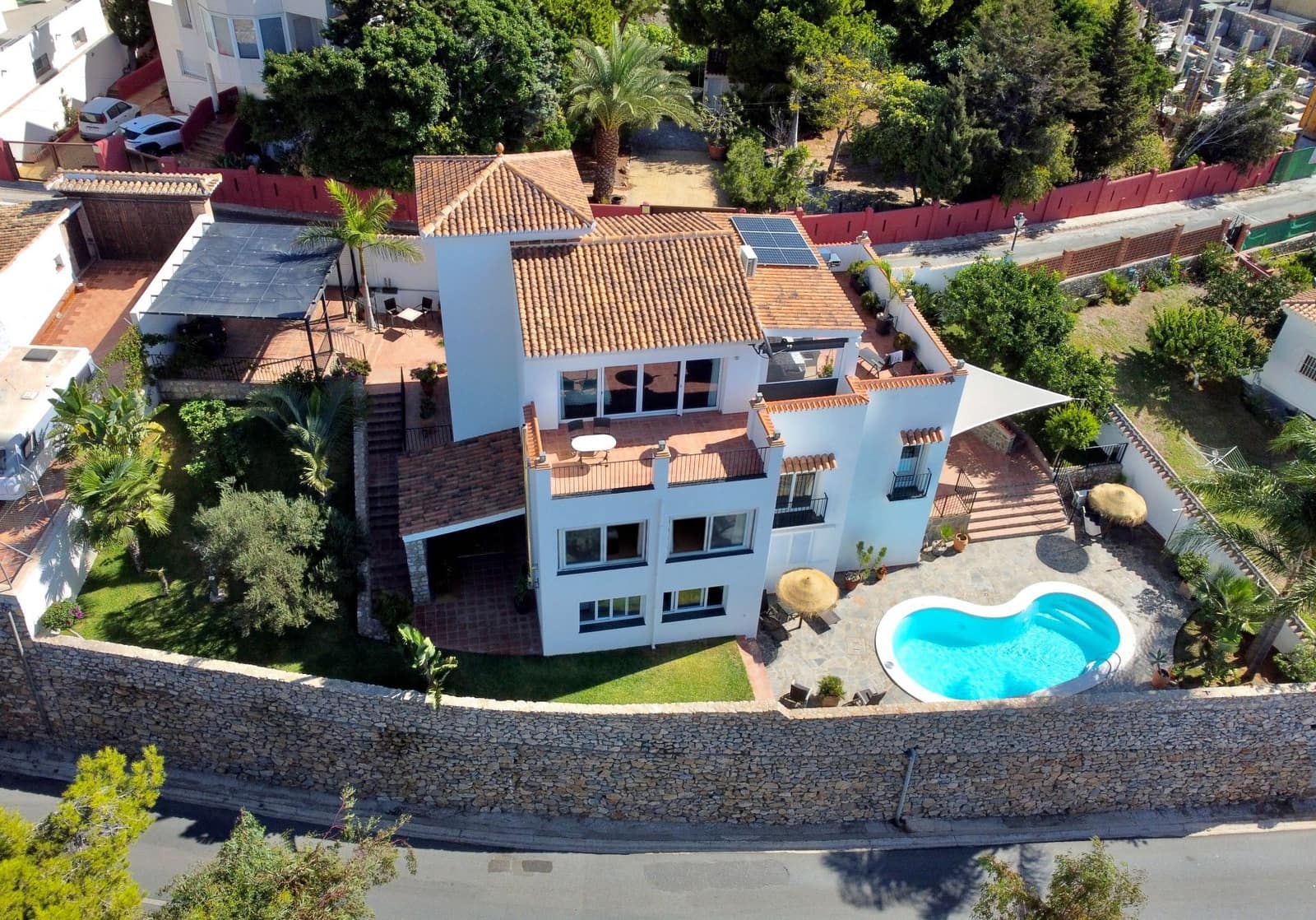 4 bedroom Villa for sale in Salobrena with pool garage - € 849,000 (Ref: 10132387)