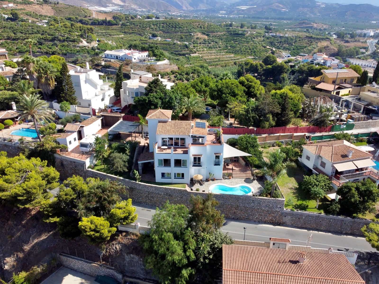 4 bedroom Villa for sale in Salobrena with pool garage - € 849,000 (Ref: 10132387)