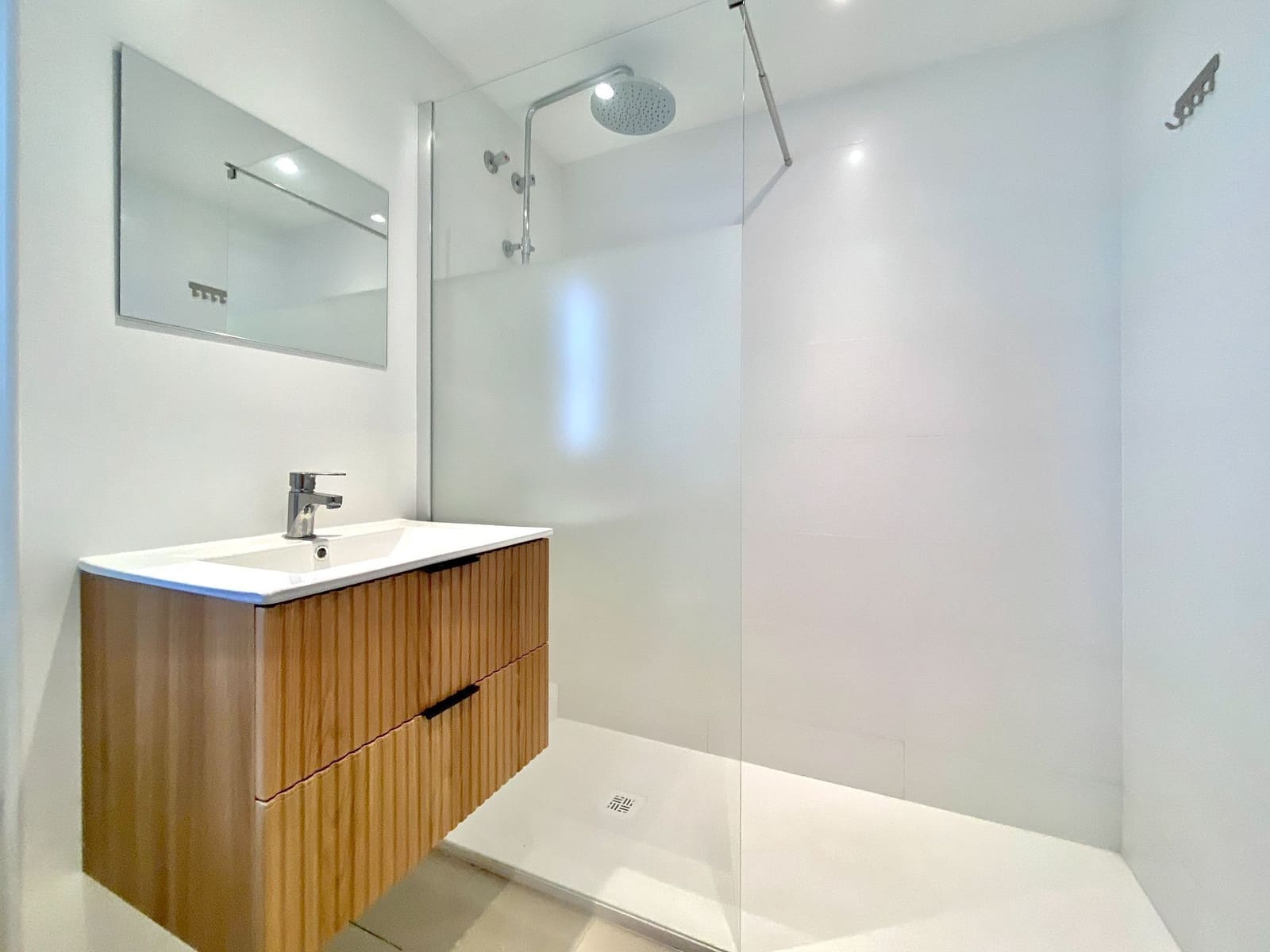 Apartamento de 3 habitaciones en Almuñécar en alquiler con piscina garaje - 1.300 € (Ref: 10153297)