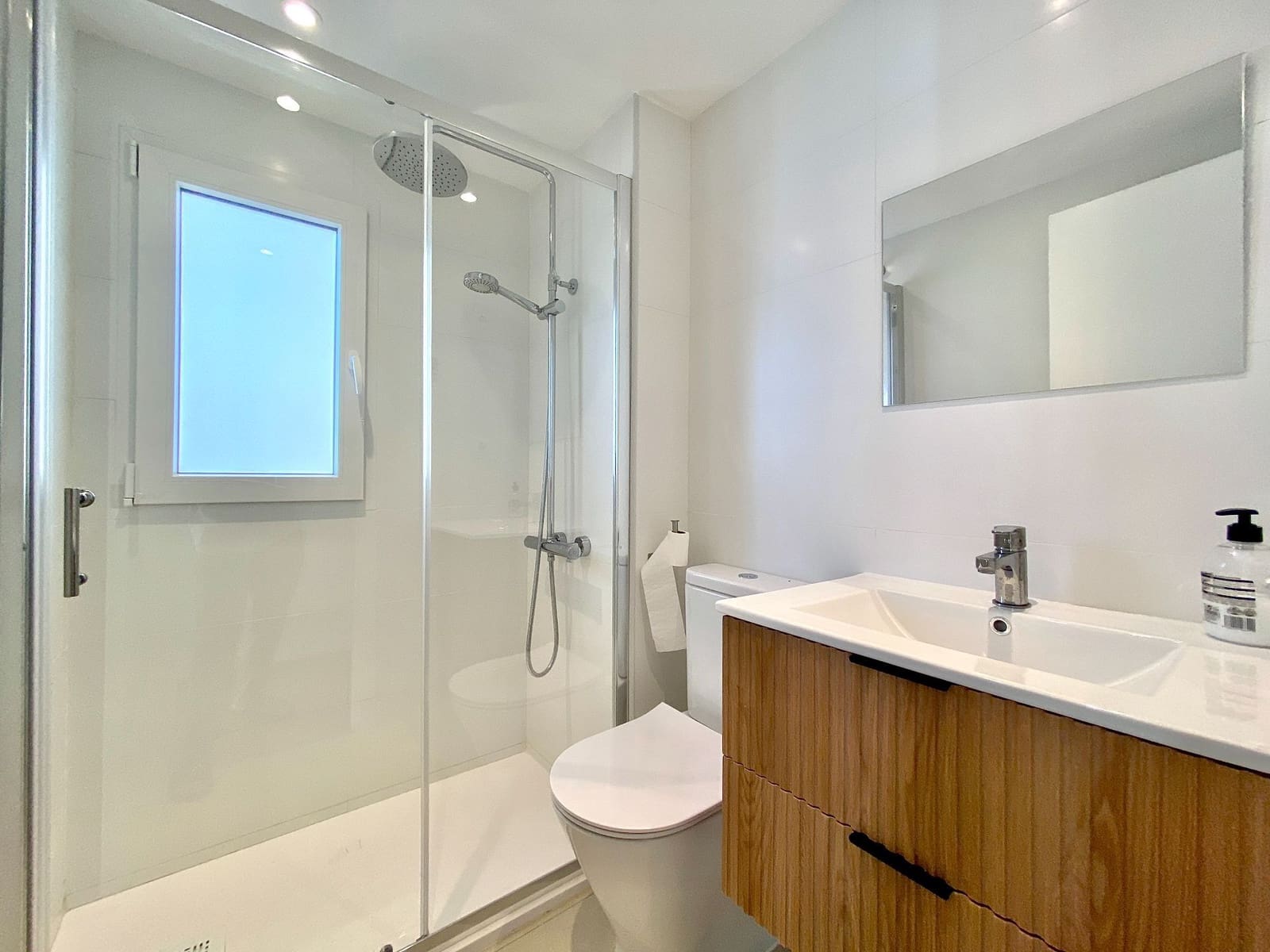 Apartamento de 3 habitaciones en Almuñécar en alquiler con piscina garaje - 1.300 € (Ref: 10153297)