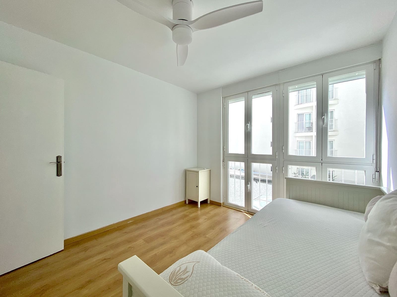 Apartamento de 3 habitaciones en Almuñécar en alquiler con piscina garaje - 1.300 € (Ref: 10153297)