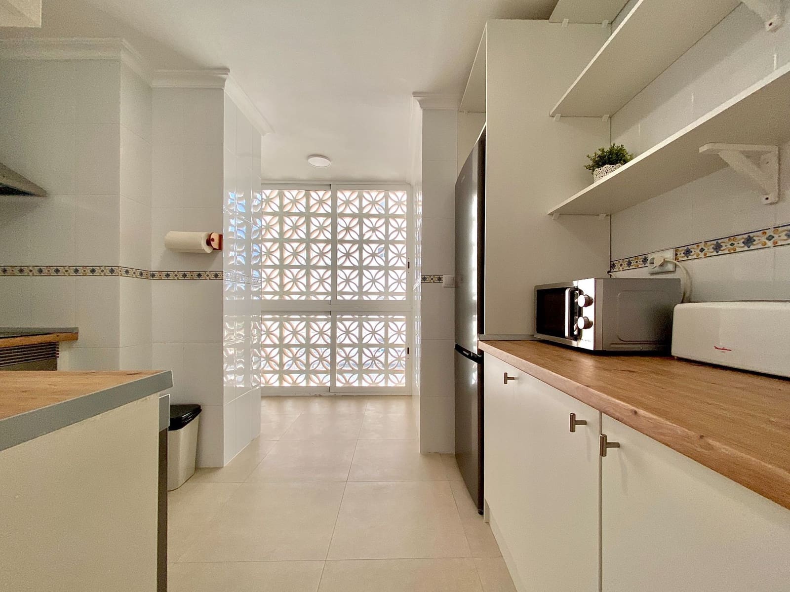 Apartamento de 3 habitaciones en Almuñécar en alquiler con piscina garaje - 1.300 € (Ref: 10153297)