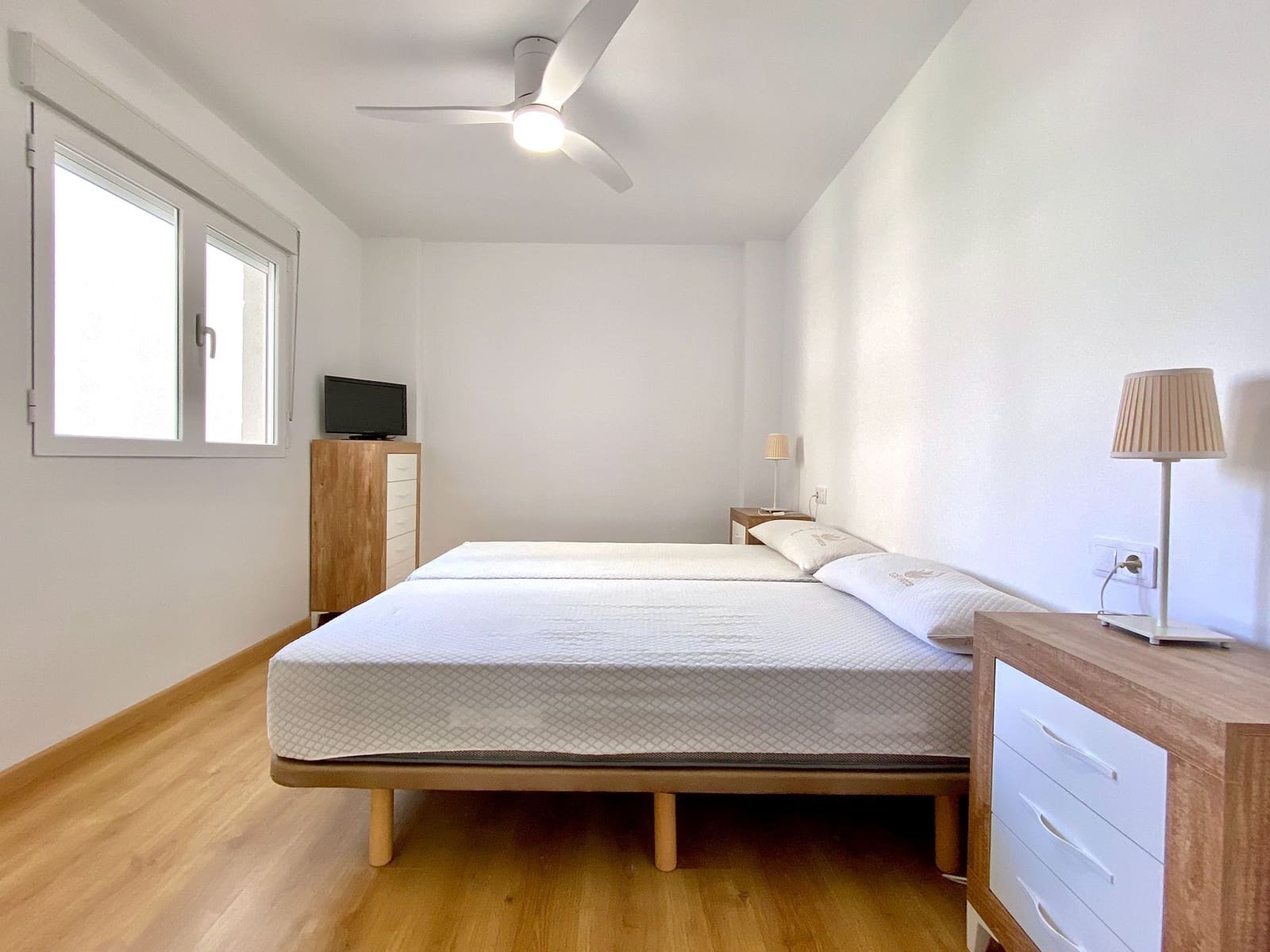 Apartamento de 3 habitaciones en Almuñécar en alquiler con piscina garaje - 1.300 € (Ref: 10153297)