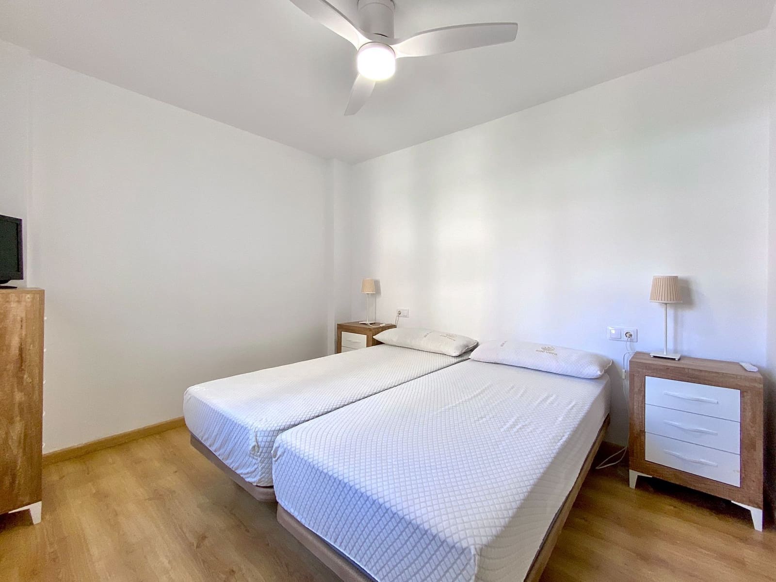 Apartamento de 3 habitaciones en Almuñécar en alquiler con piscina garaje - 1.300 € (Ref: 10153297)