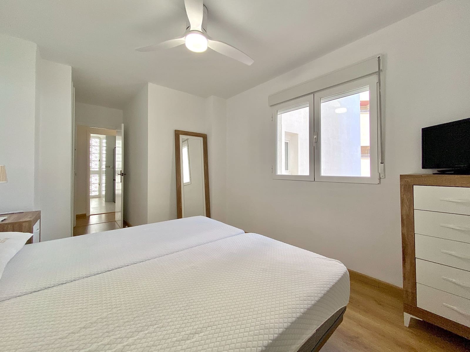 Apartamento de 3 habitaciones en Almuñécar en alquiler con piscina garaje - 1.300 € (Ref: 10153297)
