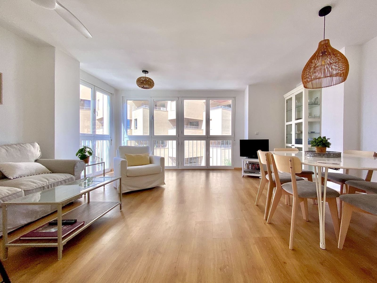 Apartamento de 3 habitaciones en Almuñécar en alquiler con piscina garaje - 1.300 € (Ref: 10153297)