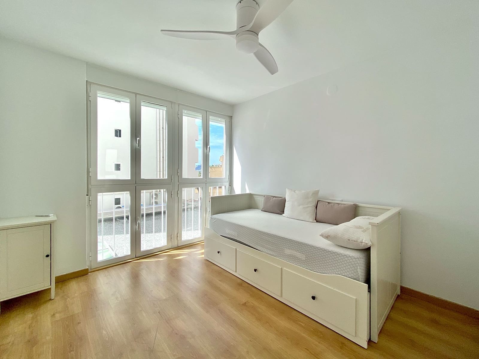 Apartamento de 3 habitaciones en Almuñécar en alquiler con piscina garaje - 1.300 € (Ref: 10153297)
