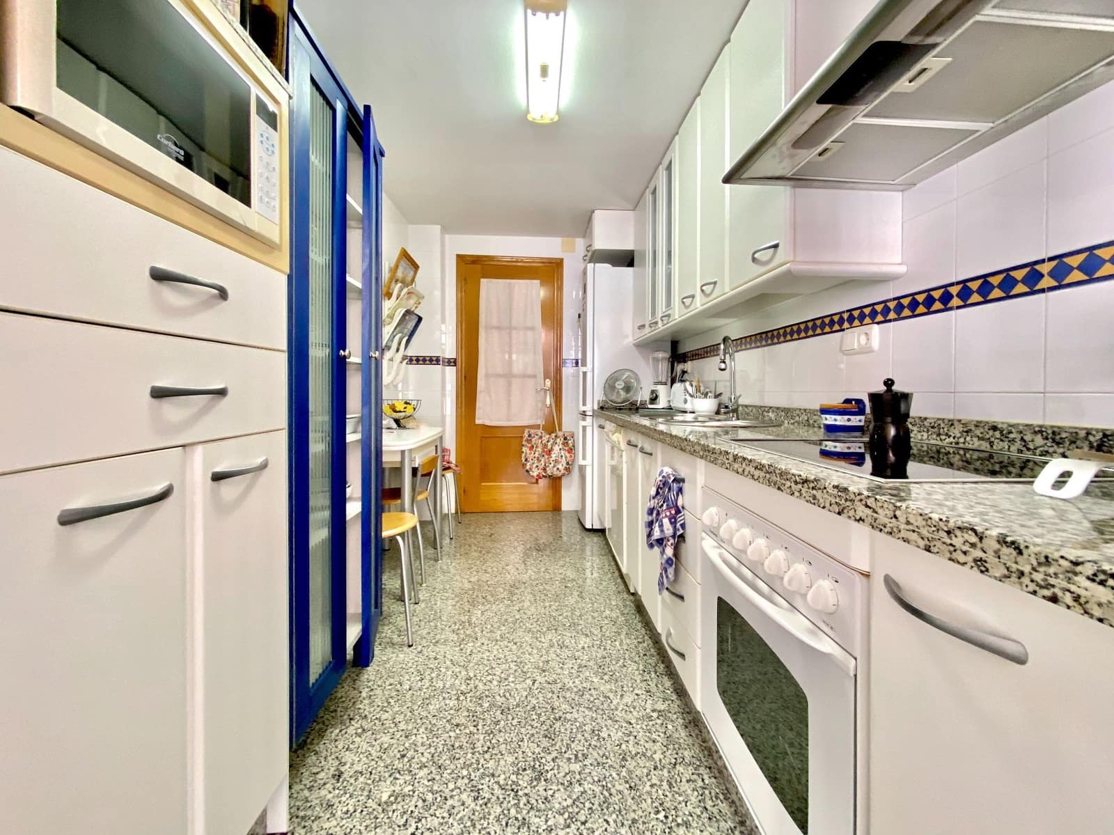 3 sovrum Lägenhet att hyra i Almunecar med pool garage - 1 100 € (Ref: 7821152)