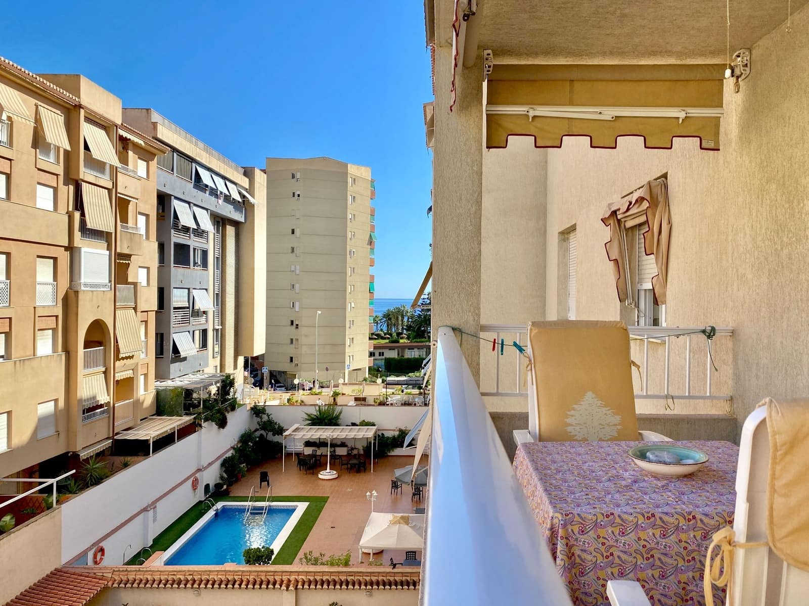 3 sovrum Lägenhet att hyra i Almunecar med pool garage - 1 100 € (Ref: 7821152)