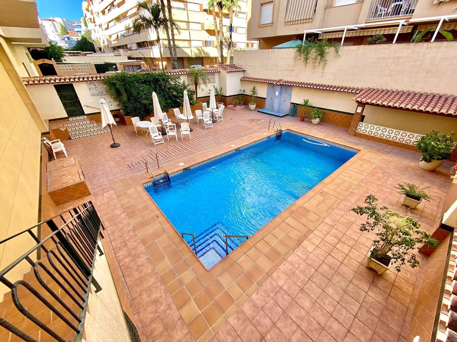 3 sovrum Lägenhet att hyra i Almunecar med pool garage - 1 100 € (Ref: 7821152)