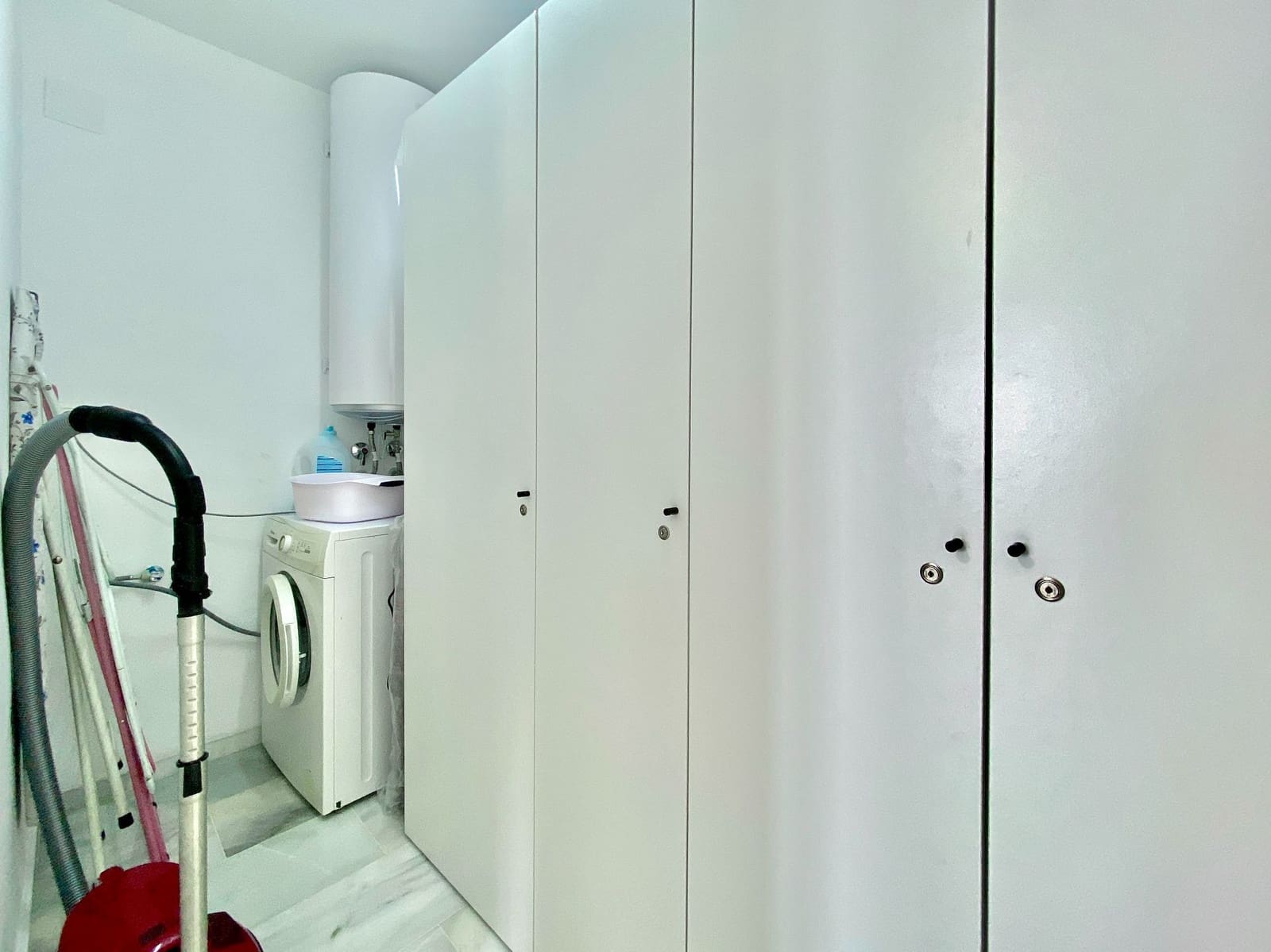 3 soverom Kjedet enebolig til leie i Almunecar med svømmebasseng garasje - € 1 590 (Ref: 7827299)