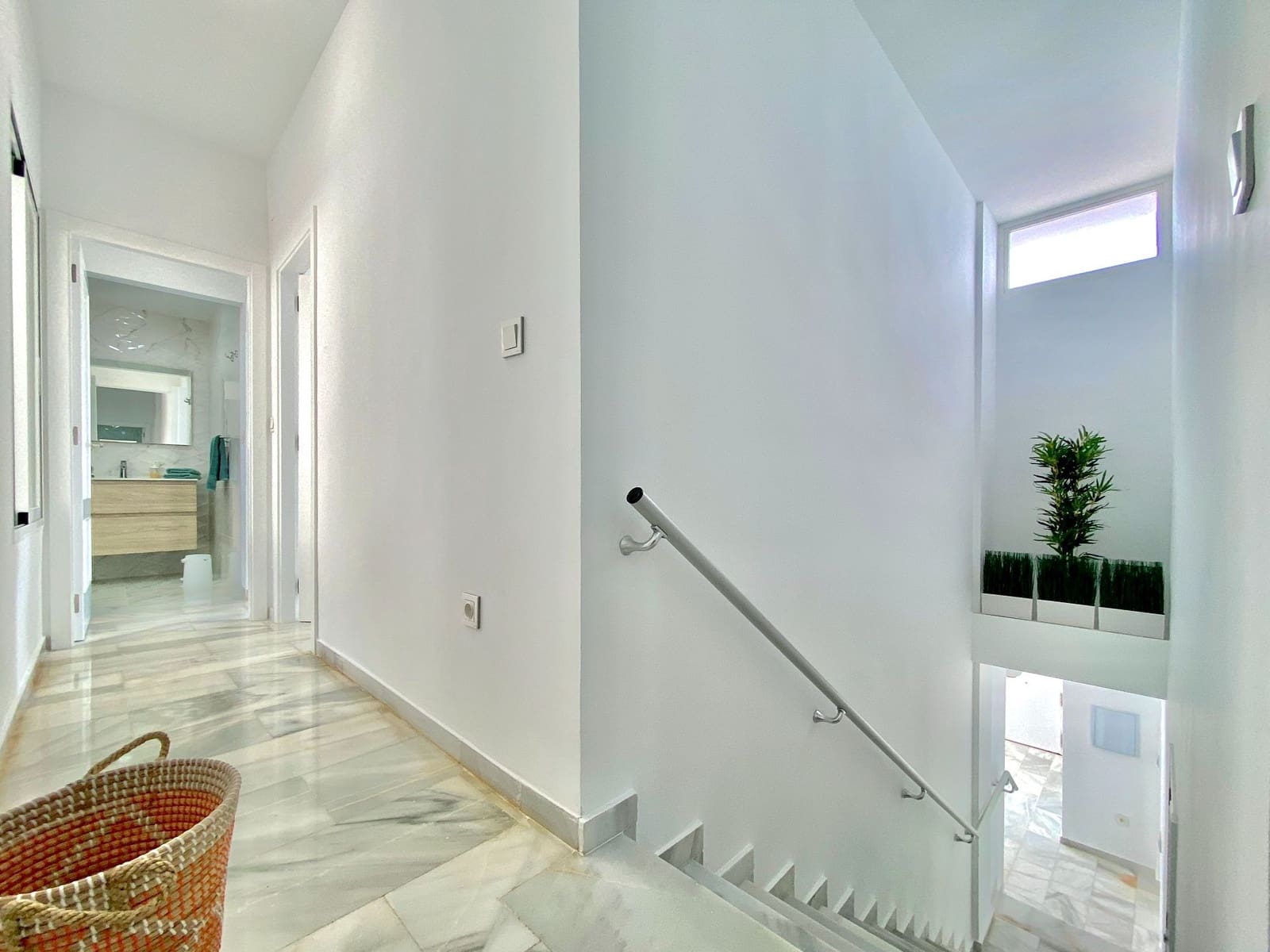 3 soverom Kjedet enebolig til leie i Almunecar med svømmebasseng garasje - € 1 590 (Ref: 7827299)