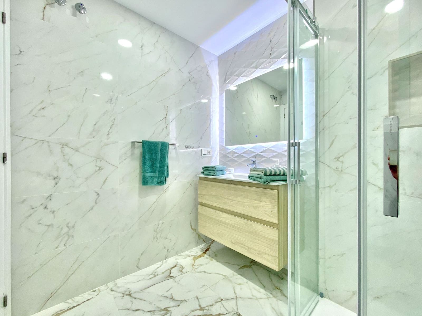 3 soverom Kjedet enebolig til leie i Almunecar med svømmebasseng garasje - € 1 590 (Ref: 7827299)