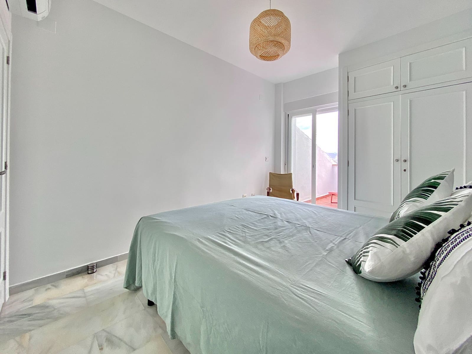 3 soverom Kjedet enebolig til leie i Almunecar med svømmebasseng garasje - € 1 590 (Ref: 7827299)