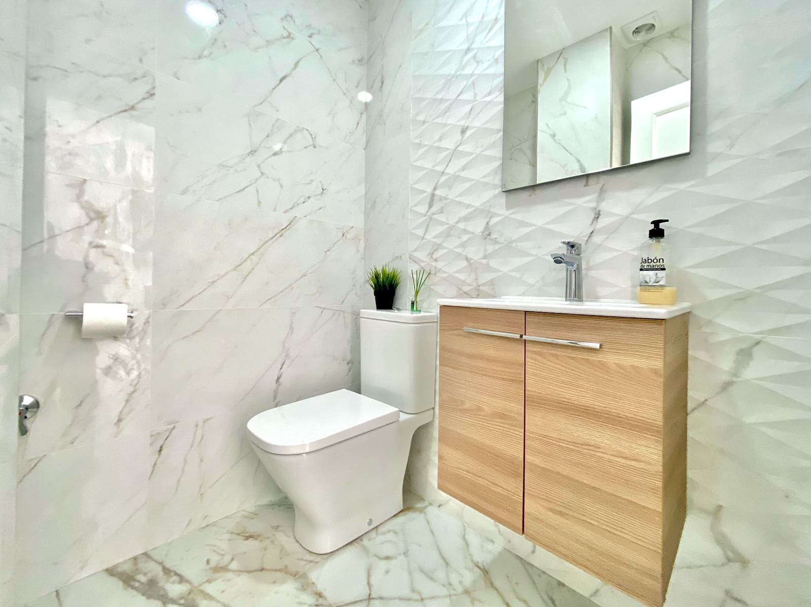 3 soverom Kjedet enebolig til leie i Almunecar med svømmebasseng garasje - € 1 590 (Ref: 7827299)