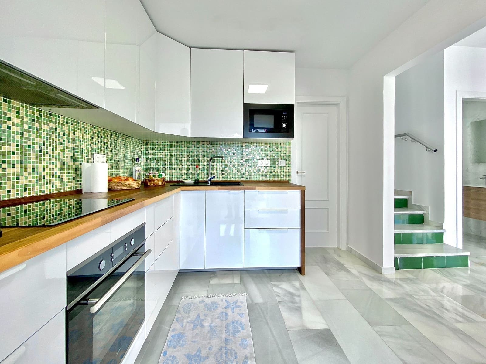 3 soverom Kjedet enebolig til leie i Almunecar med svømmebasseng garasje - € 1 590 (Ref: 7827299)