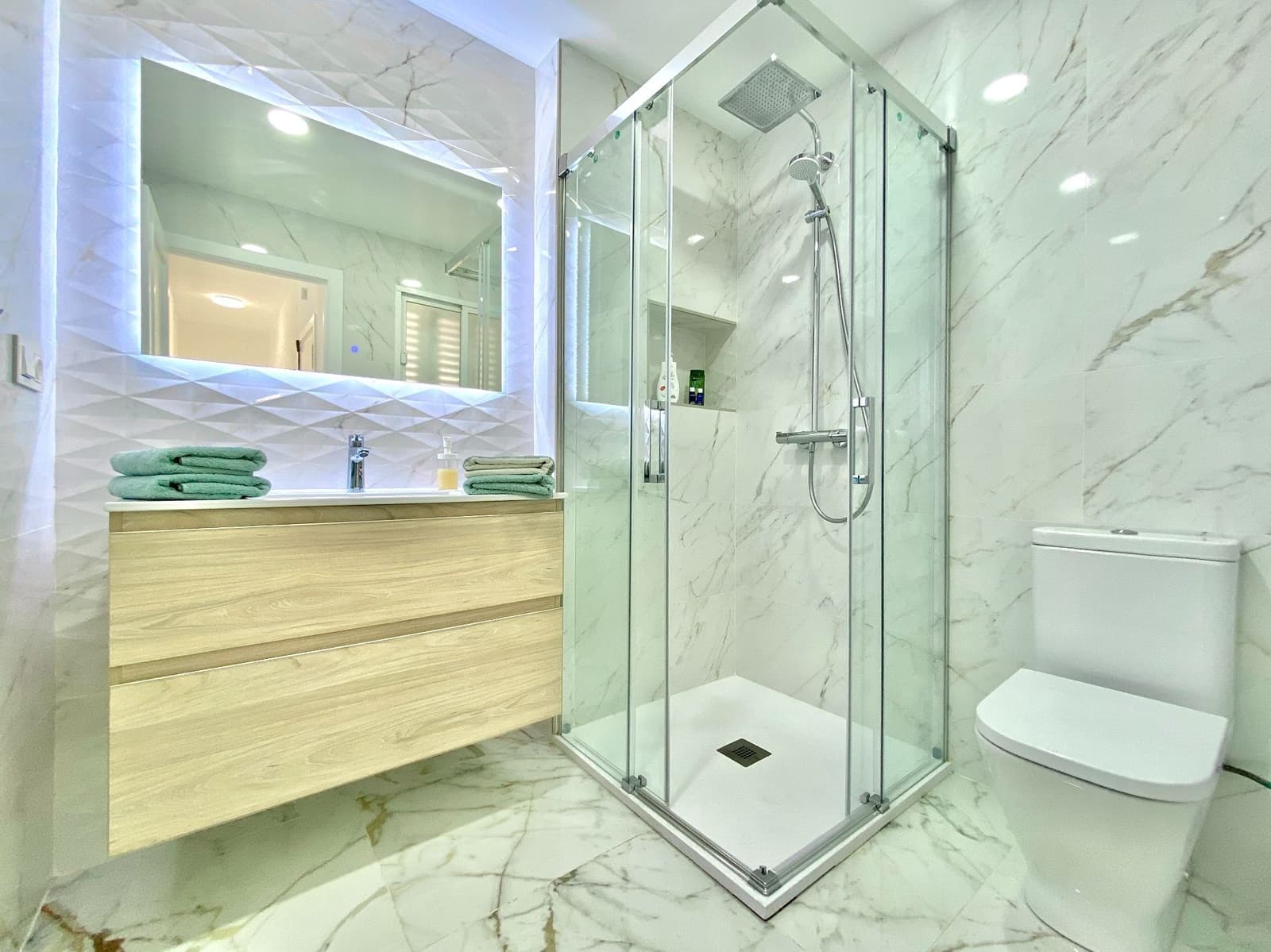 3 soverom Kjedet enebolig til leie i Almunecar med svømmebasseng garasje - € 1 590 (Ref: 7827299)