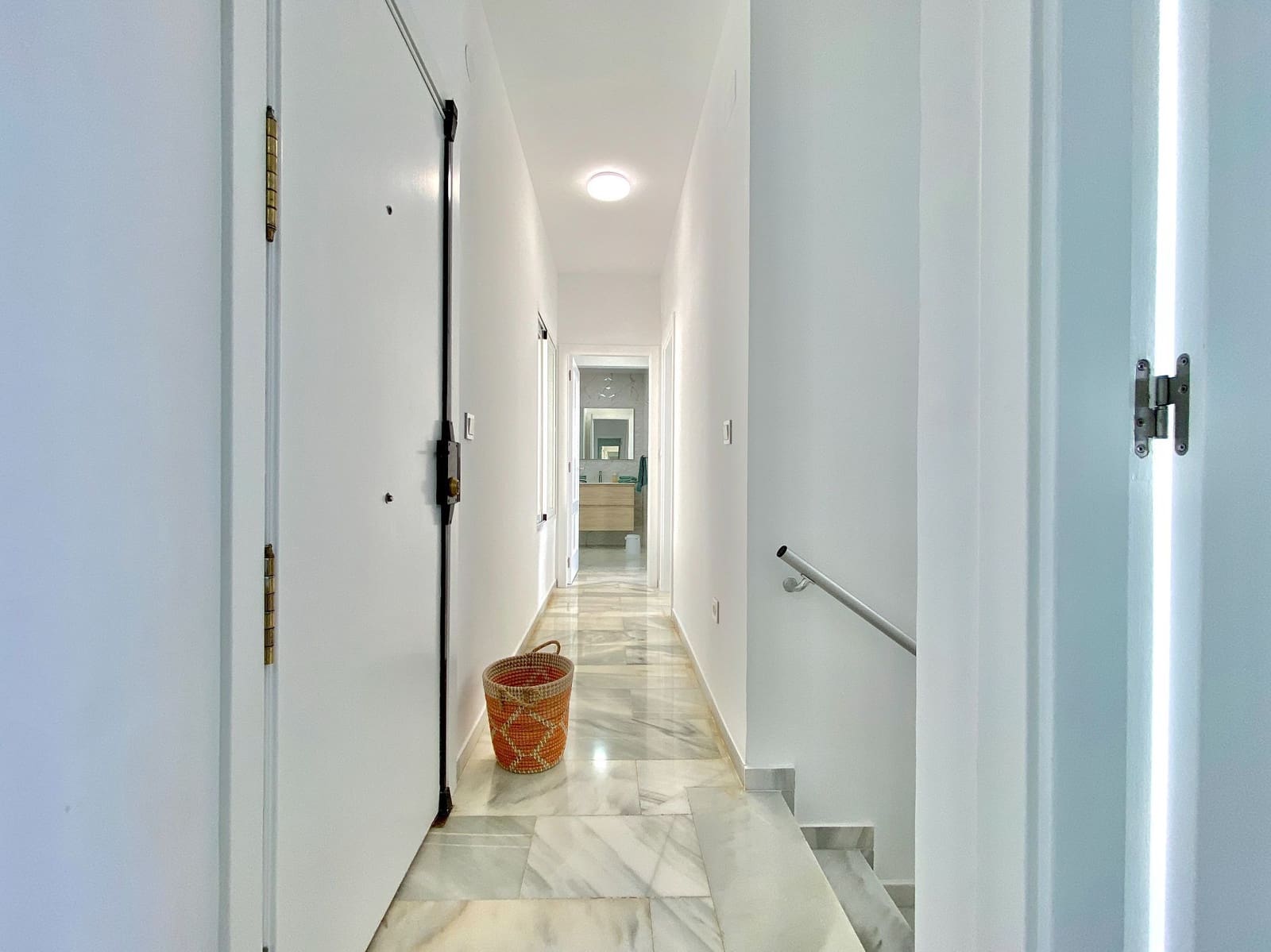 3 soverom Kjedet enebolig til leie i Almunecar med svømmebasseng garasje - € 1 590 (Ref: 7827299)