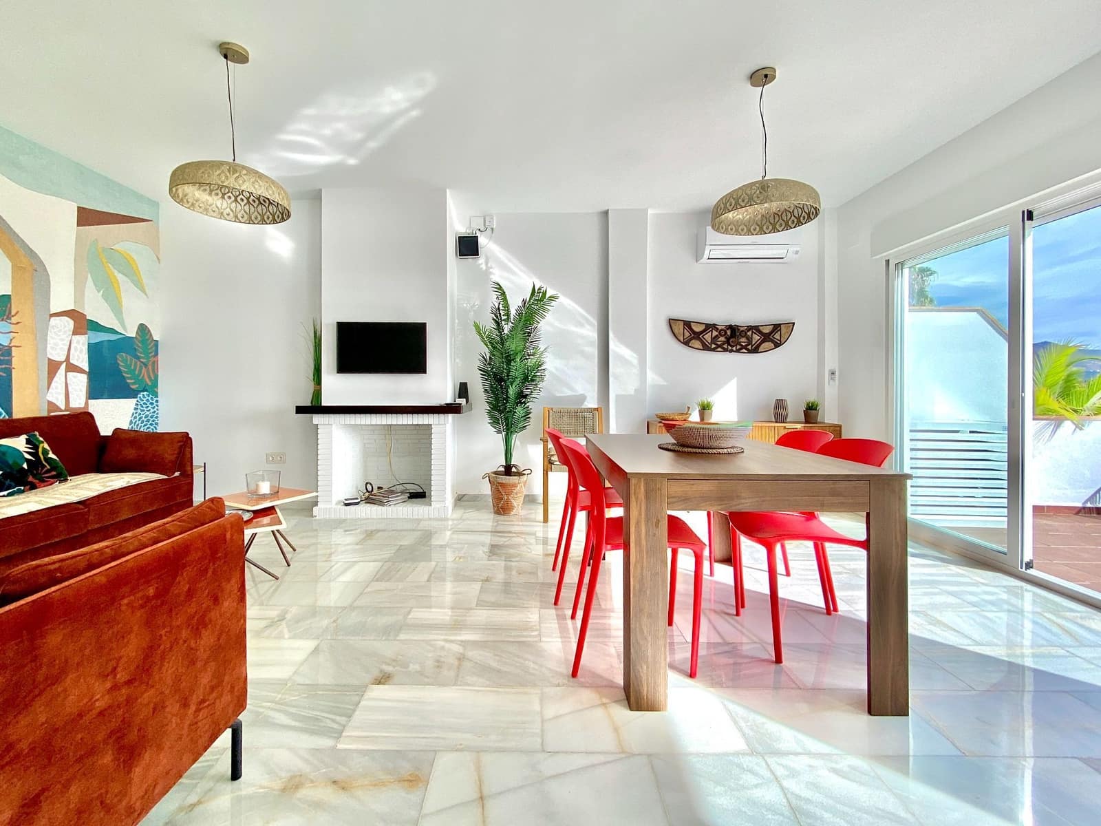 3 soverom Kjedet enebolig til leie i Almunecar med svømmebasseng garasje - € 1 590 (Ref: 7827299)