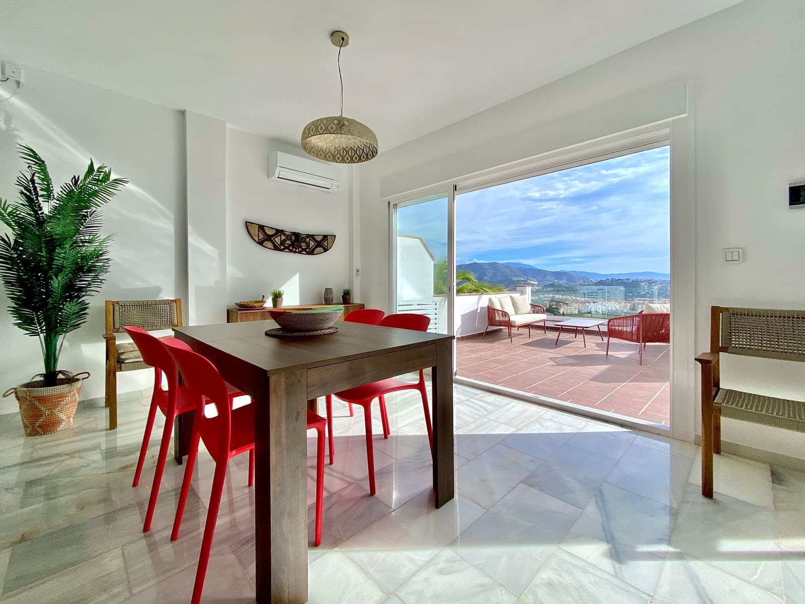 3 soverom Kjedet enebolig til leie i Almunecar med svømmebasseng garasje - € 1 590 (Ref: 7827299)