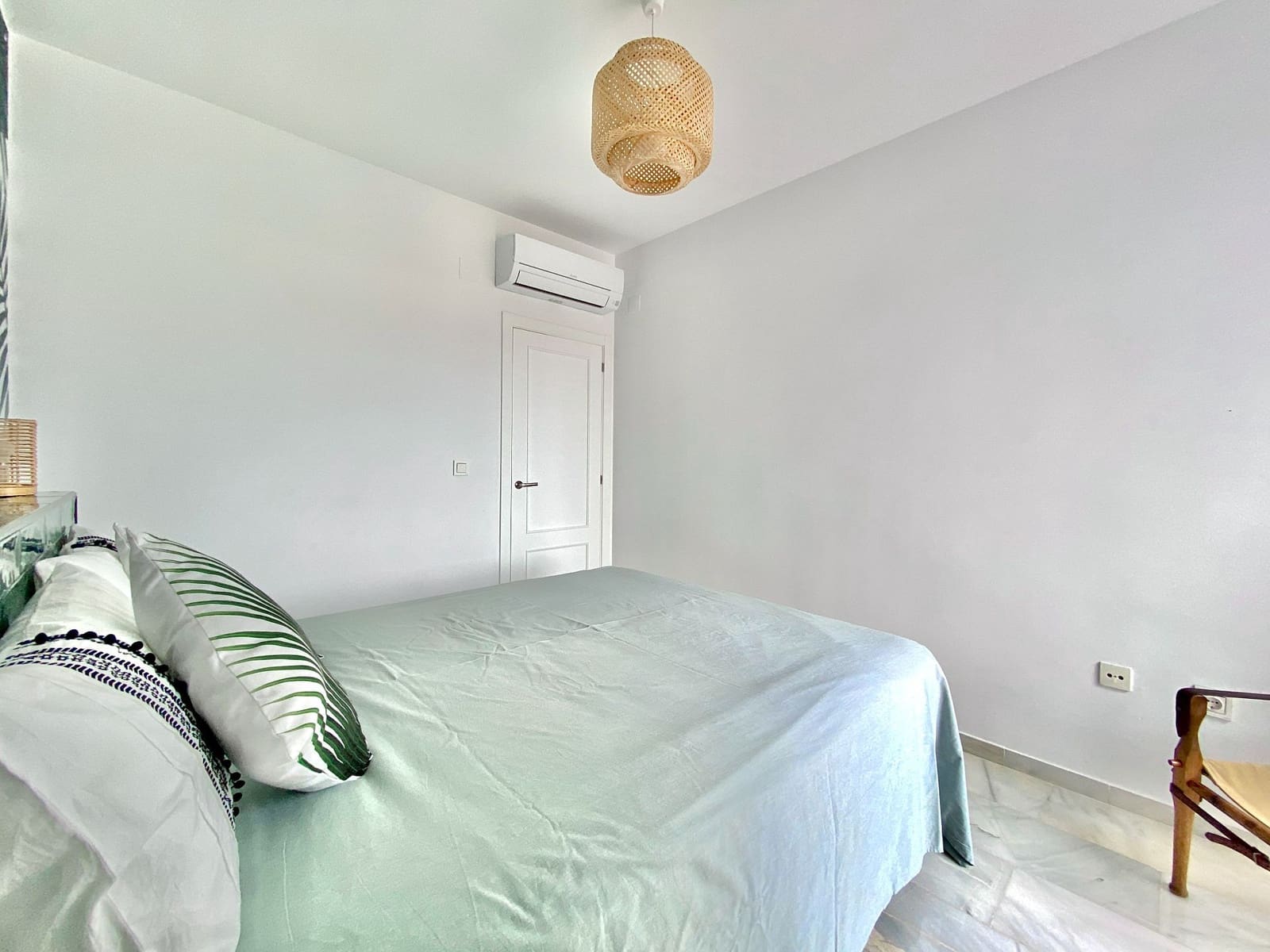 3 soverom Kjedet enebolig til leie i Almunecar med svømmebasseng garasje - € 1 590 (Ref: 7827299)