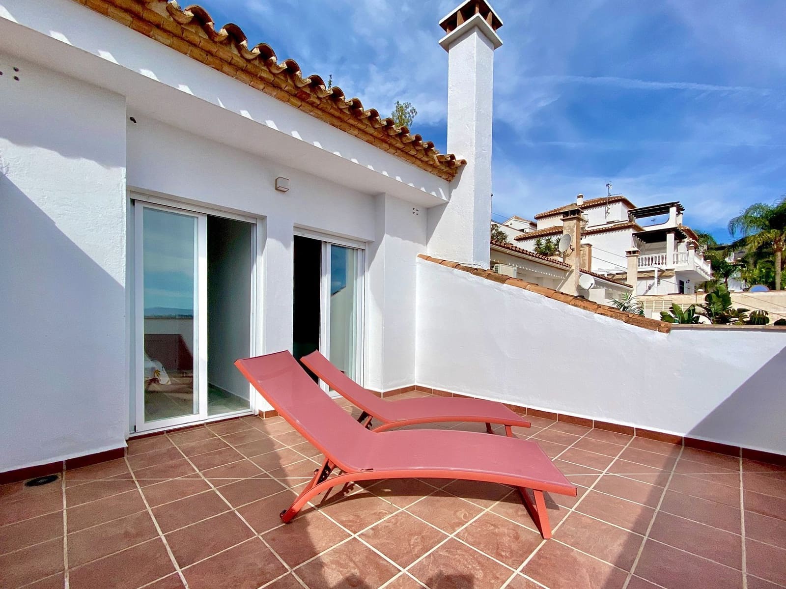 3 soverom Kjedet enebolig til leie i Almunecar med svømmebasseng garasje - € 1 590 (Ref: 7827299)