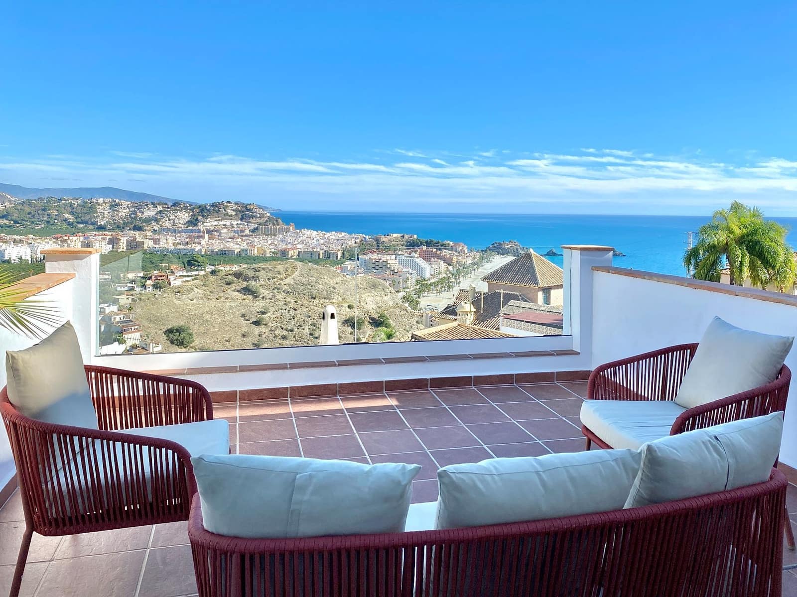 3 soverom Kjedet enebolig til leie i Almunecar med svømmebasseng garasje - € 1 590 (Ref: 7827299)