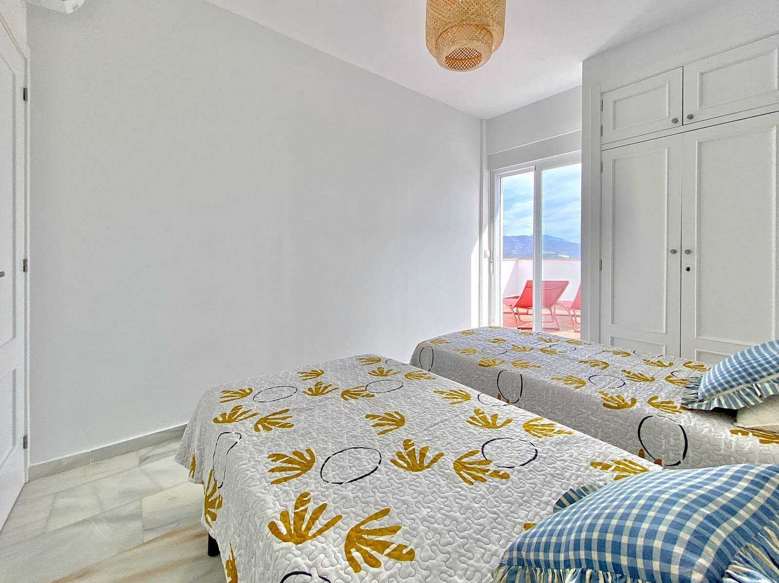 3 soverom Kjedet enebolig til leie i Almunecar med svømmebasseng garasje - € 1 590 (Ref: 7827299)