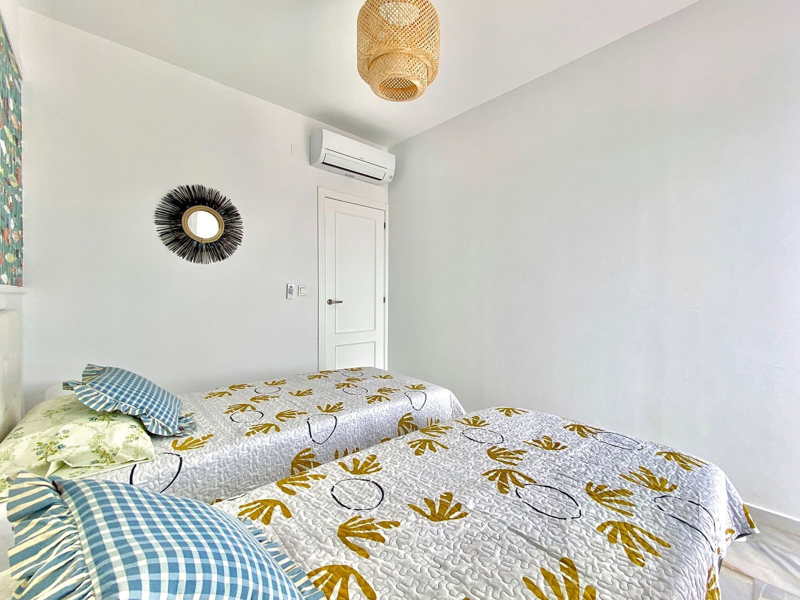 3 soverom Kjedet enebolig til leie i Almunecar med svømmebasseng garasje - € 1 590 (Ref: 7827299)