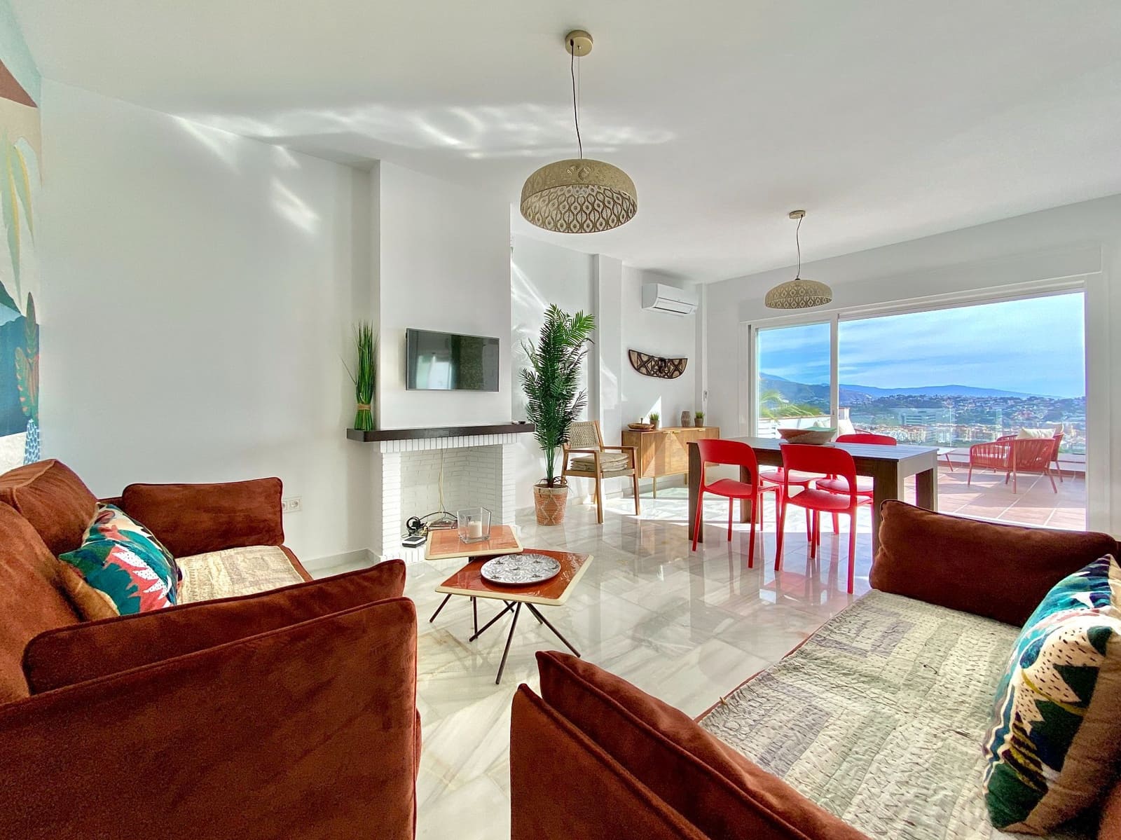 3 soverom Kjedet enebolig til leie i Almunecar med svømmebasseng garasje - € 1 590 (Ref: 7827299)