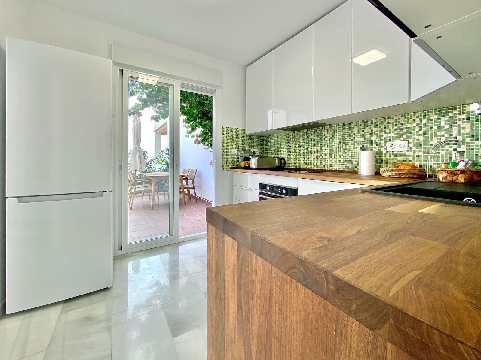 3 soverom Kjedet enebolig til leie i Almunecar med svømmebasseng garasje - € 1 590 (Ref: 7827299)