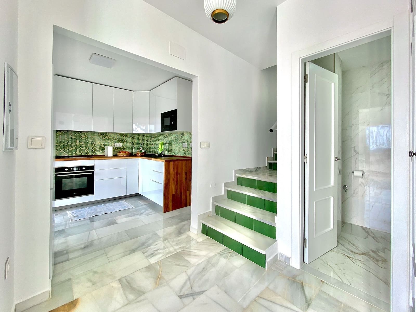 3 soverom Kjedet enebolig til leie i Almunecar med svømmebasseng garasje - € 1 590 (Ref: 7827299)