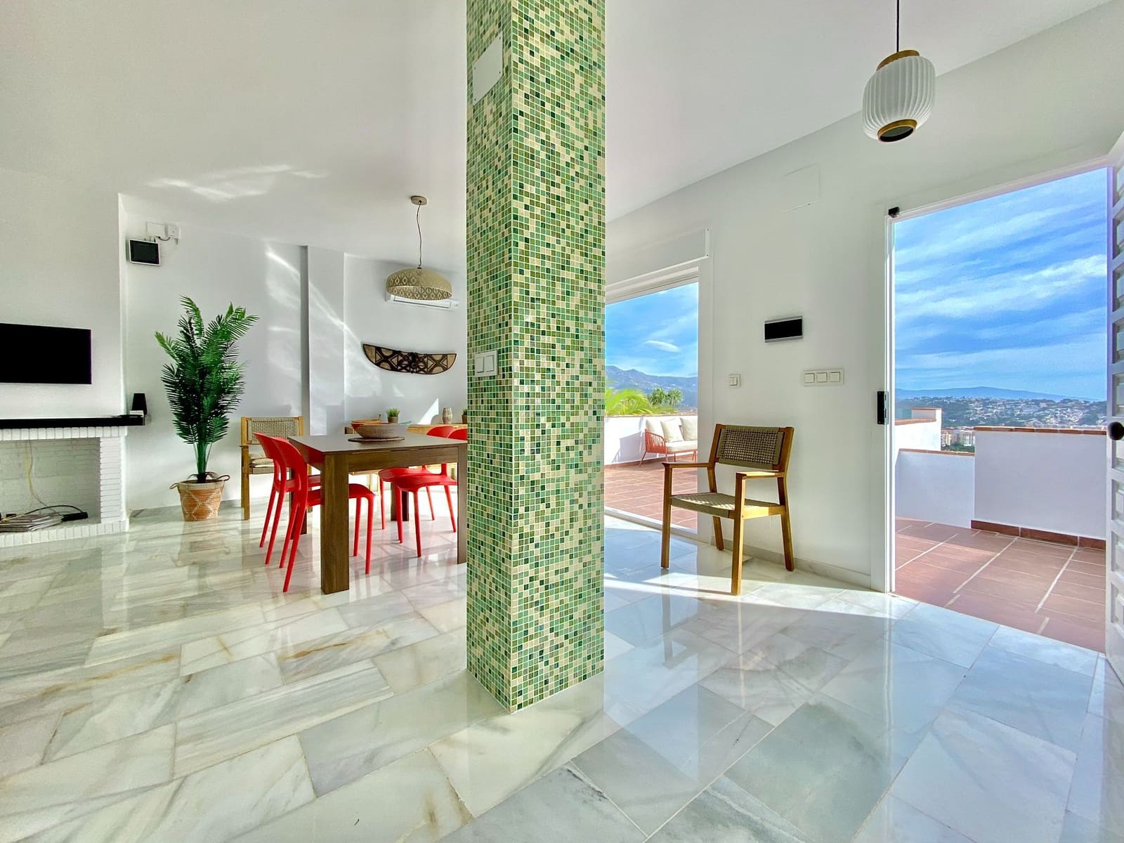 3 soverom Kjedet enebolig til leie i Almunecar med svømmebasseng garasje - € 1 590 (Ref: 7827299)