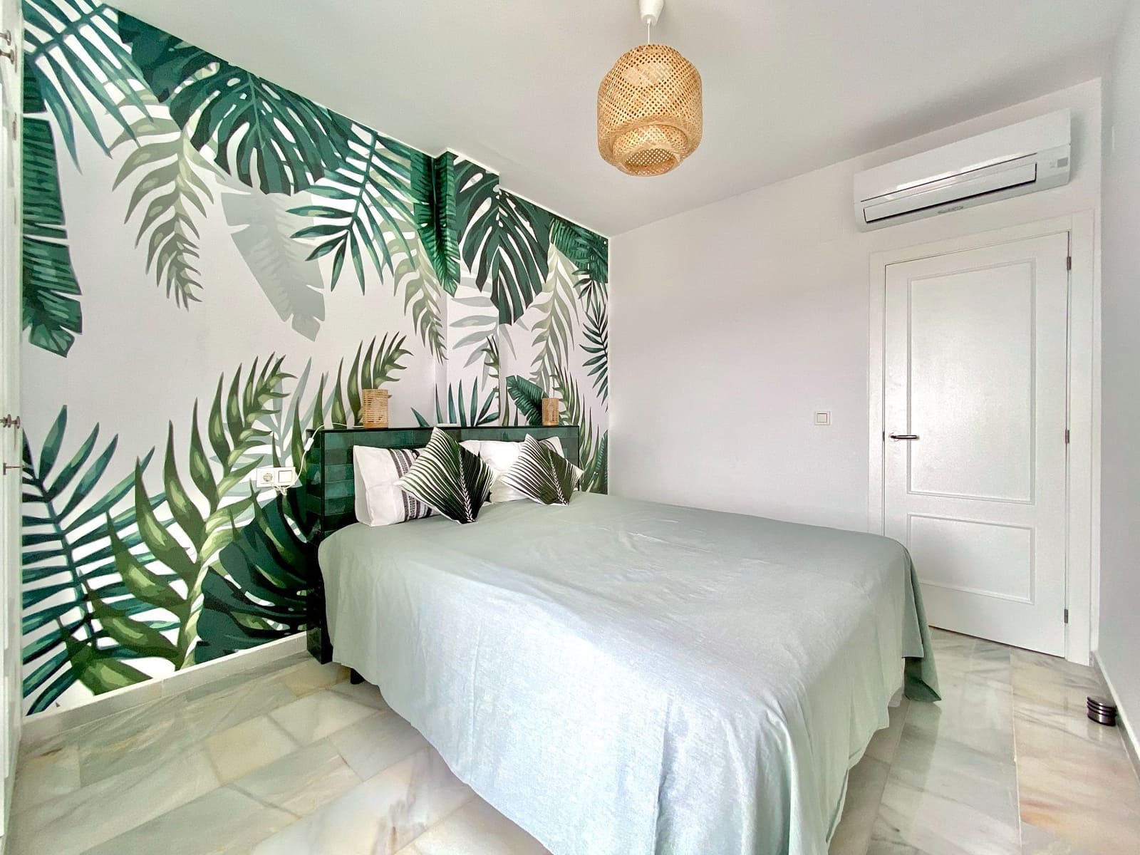 3 soverom Kjedet enebolig til leie i Almunecar med svømmebasseng garasje - € 1 590 (Ref: 7827299)