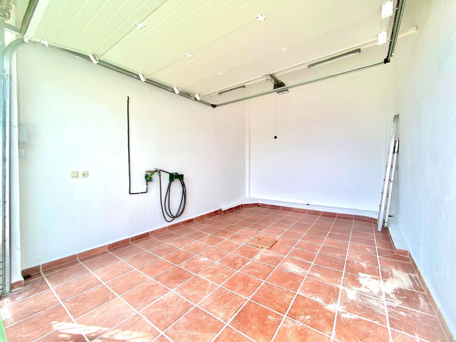 3 soverom Kjedet enebolig til leie i Almunecar med svømmebasseng garasje - € 1 590 (Ref: 7827299)