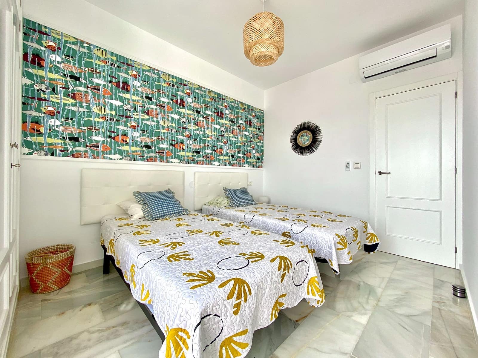 3 soverom Kjedet enebolig til leie i Almunecar med svømmebasseng garasje - € 1 590 (Ref: 7827299)