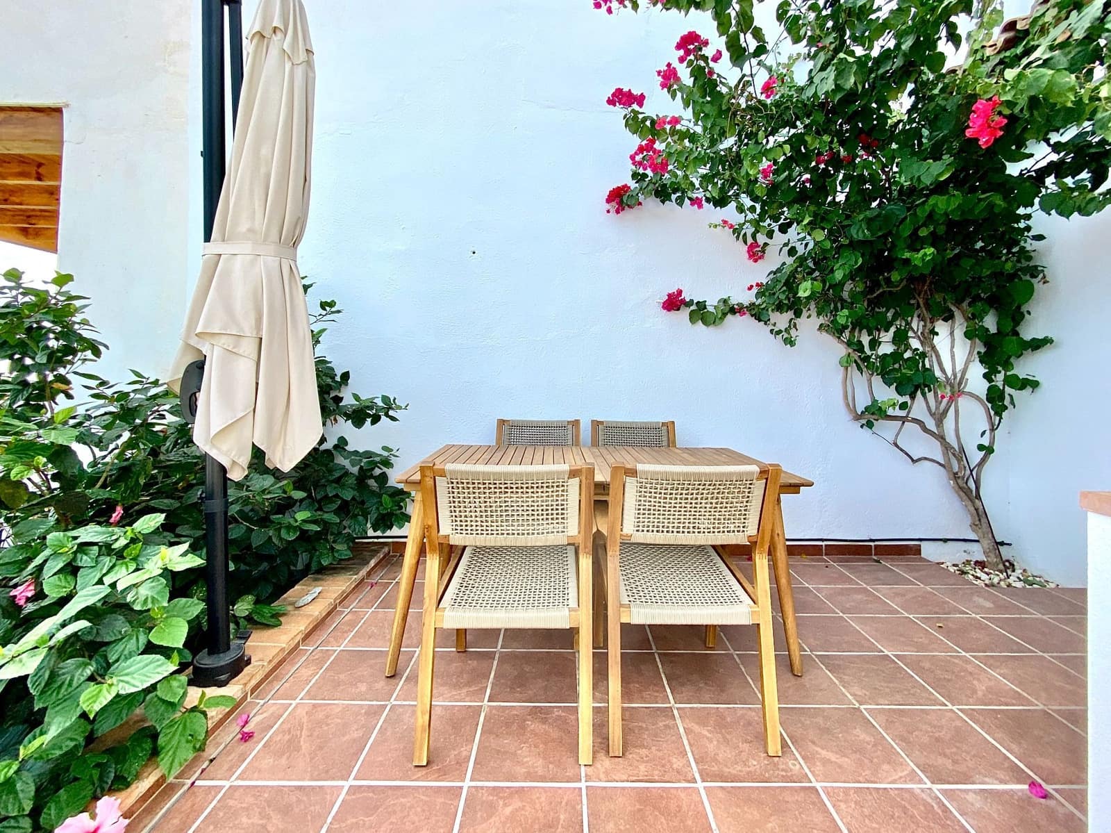 3 soverom Kjedet enebolig til leie i Almunecar med svømmebasseng garasje - € 1 590 (Ref: 7827299)