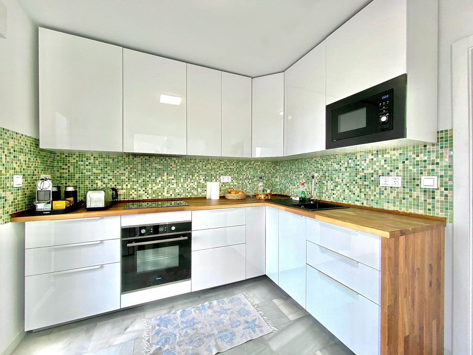 3 soverom Kjedet enebolig til leie i Almunecar med svømmebasseng garasje - € 1 590 (Ref: 7827299)