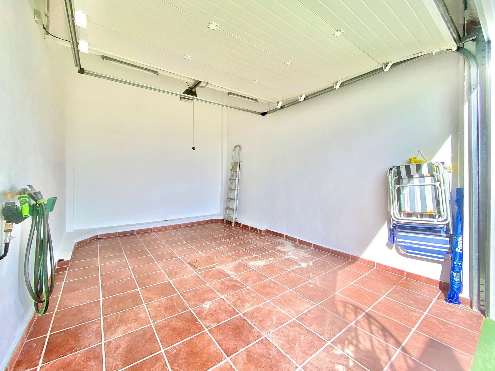 3 soverom Kjedet enebolig til leie i Almunecar med svømmebasseng garasje - € 1 590 (Ref: 7827299)