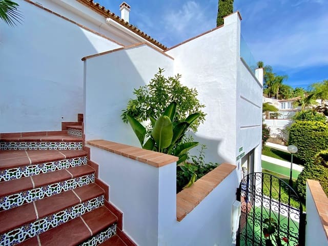 3 sovrum Semi-fristående Villa att hyra i Almuñécar med pool garage - 1 590 € (Ref: 7827299)