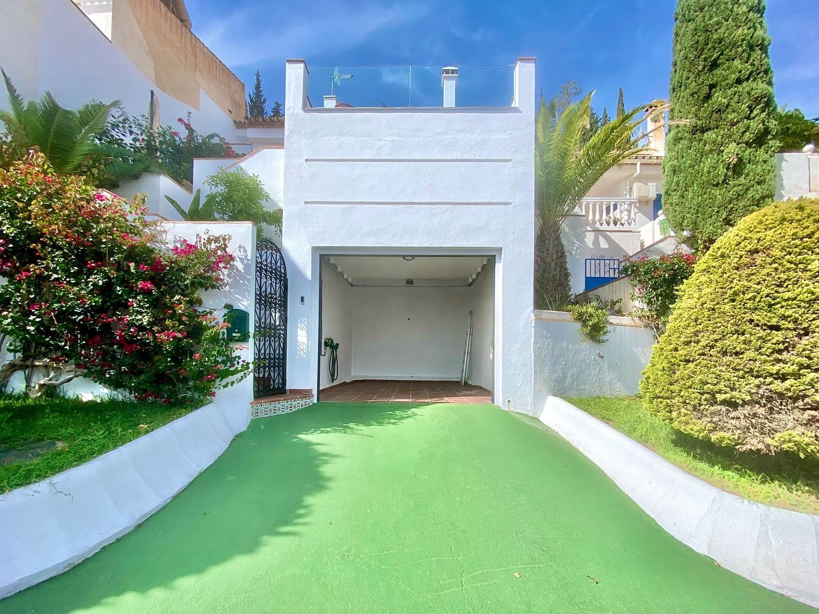 3 soverom Kjedet enebolig til leie i Almunecar med svømmebasseng garasje - € 1 590 (Ref: 7827299)