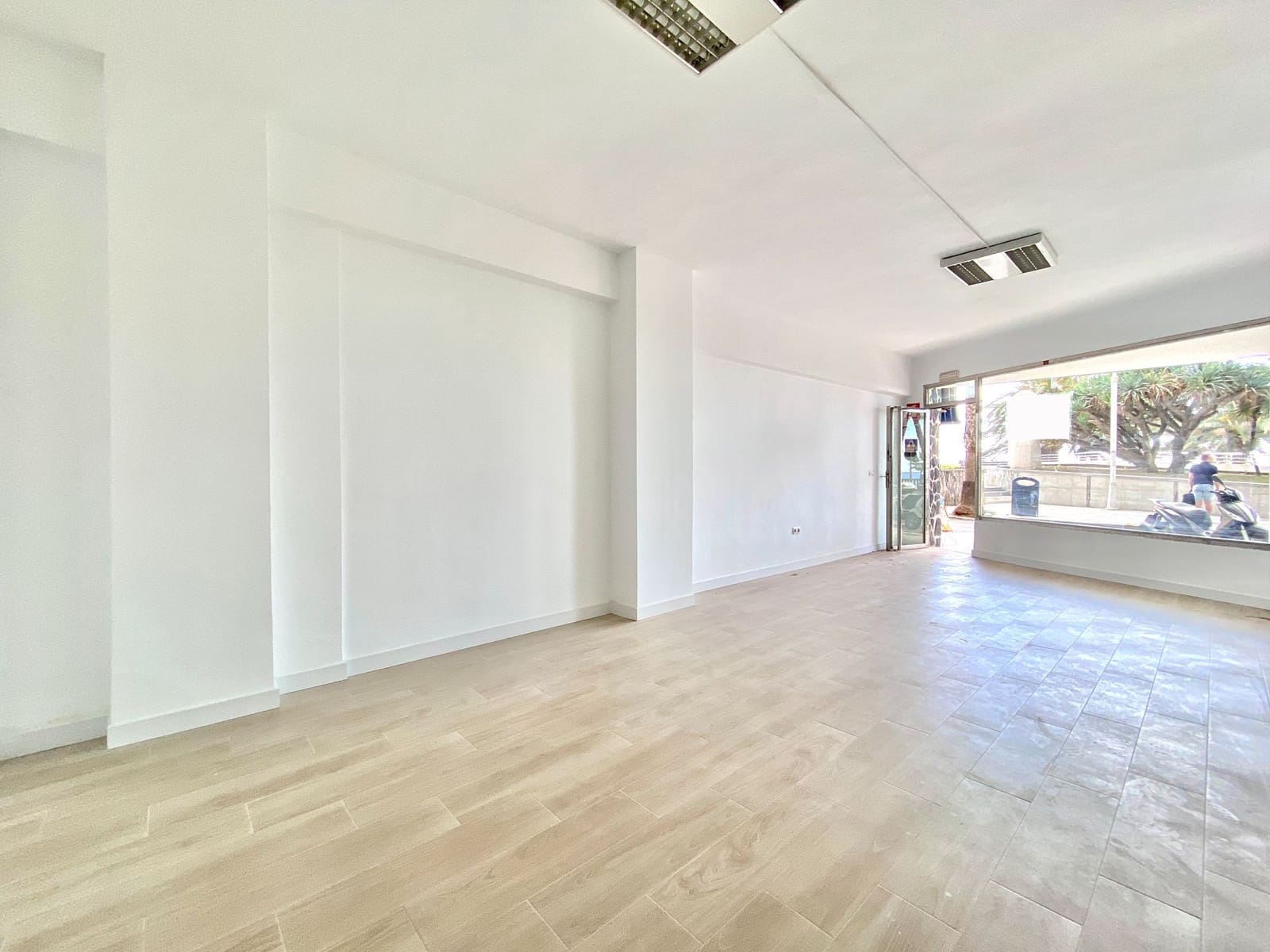 Erhverv til leje i Almunecar - € 550 (Ref: 7882318)